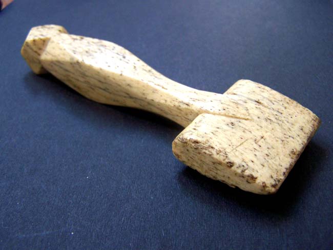A 19th century Carved ANTIQUE Whalebone Seam Rubber with diamond pattern knob